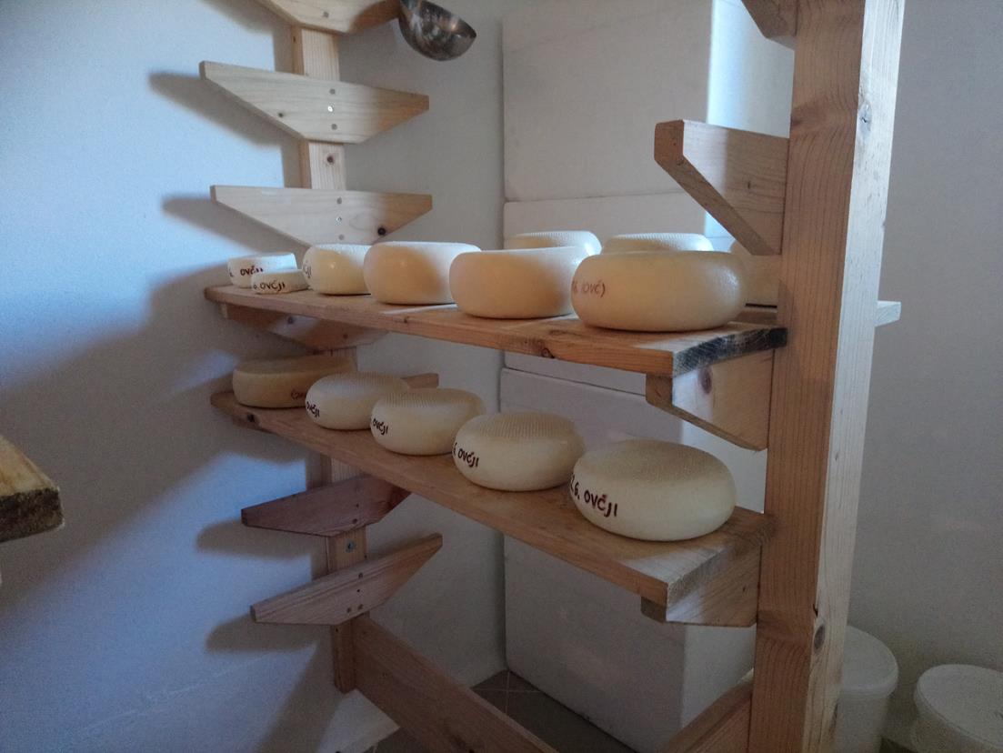 Prvi festival slovenskih sirov na Brdu pri Kranju